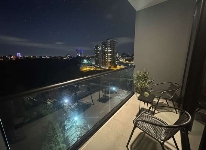 Apartamento amueblado de lujo en Nucleo Sabana con balcón y amenidades exclusivas - Imagen 8