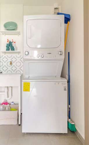 Apartamento amueblado de lujo en Nucleo Sabana con balcón y amenidades exclusivas - Imagen 9