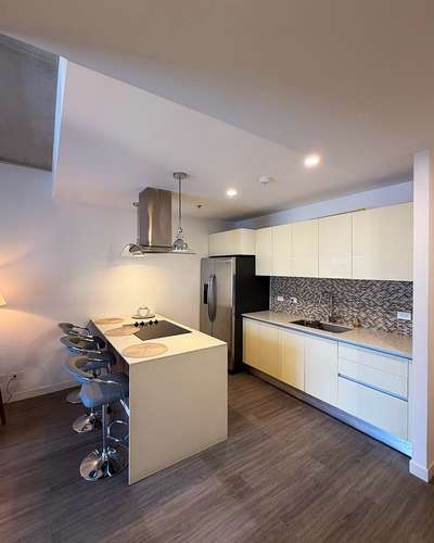 Alquiler de Apartamento Amueblado en Escazú Village | 2 Habitaciones, Balcón y Piscina