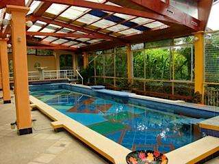 Finca con Casa y Piscina en San Isidro de Heredia