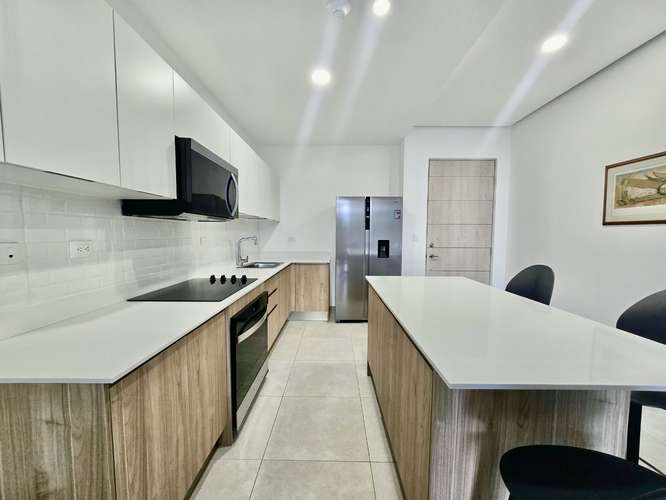 SANTA ANA CENTRO! MODERNO APARTAMENTO AMUEBLADO DE 2 HAB/2BAÑOS/2PARQUEOS - Imagen 5