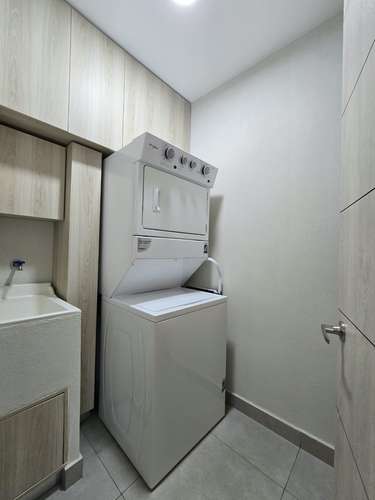 SANTA ANA CENTRO! MODERNO APARTAMENTO AMUEBLADO DE 2 HAB/2BAÑOS/2PARQUEOS - Imagen 13