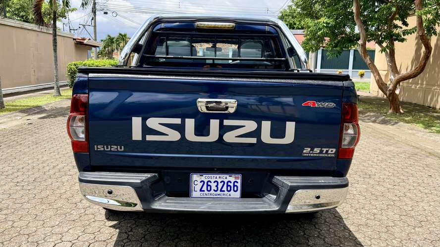 Isuzu D MAX Año 2012 Manual VERSION NACIONAL, Perfecto estado no se a usado para trabajo!