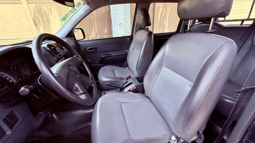 Isuzu D MAX Año 2012 Manual VERSION NACIONAL, Perfecto estado no se a usado para trabajo!