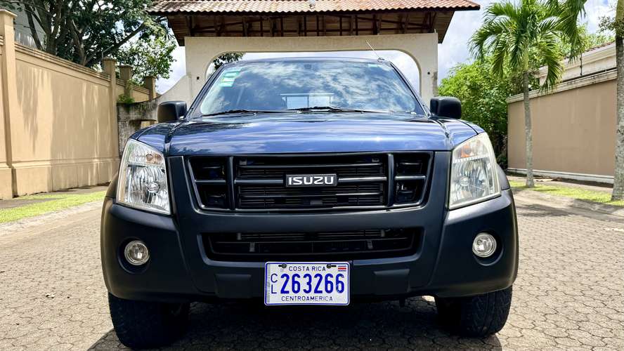 Isuzu D MAX Año 2012 Manual VERSION NACIONAL, Perfecto estado no se a usado para trabajo!