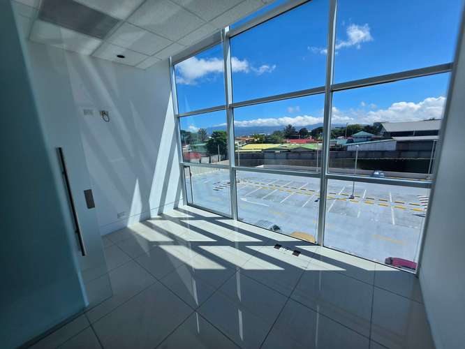 Oficinas cómodas y modernas en San Pedro Montes de Oca, San José - Imagen 3