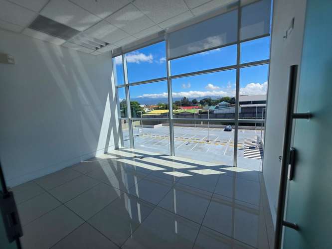 Oficinas cómodas y modernas en San Pedro Montes de Oca, San José - Imagen 9