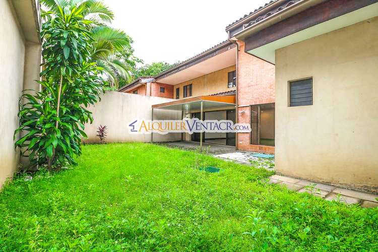 Trejos Montealegre x Avenida Escazú! Condo de 320 m2 con amplio jardín - Imagen 12