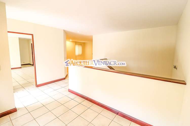 Trejos Montealegre x Avenida Escazú! Condo de 320 m2 con amplio jardín - Imagen 14