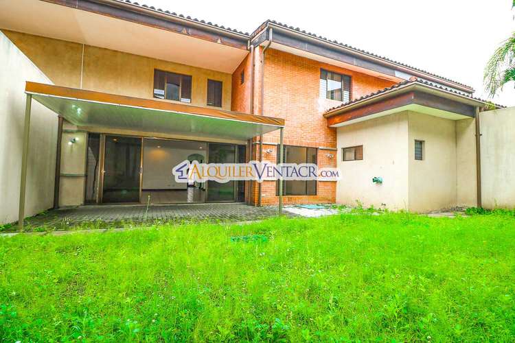 Trejos Montealegre x Avenida Escazú! Condo de 320 m2 con amplio jardín - Imagen 4