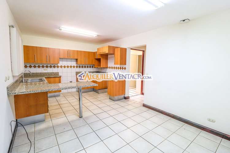 Trejos Montealegre x Avenida Escazú! Condo de 320 m2 con amplio jardín - Imagen 9
