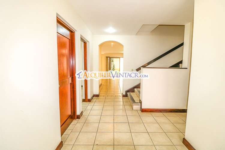 Trejos Montealegre x Avenida Escazú! Condo de 320 m2 con amplio jardín - Imagen 8