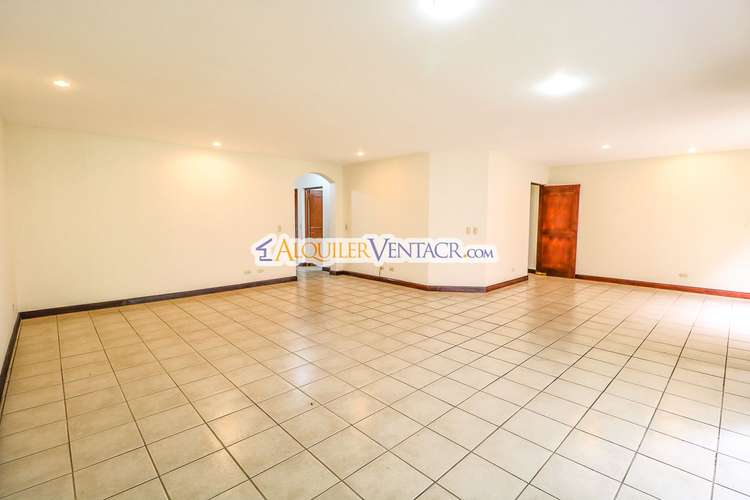 Trejos Montealegre x Avenida Escazú! Condo de 320 m2 con amplio jardín - Imagen 18