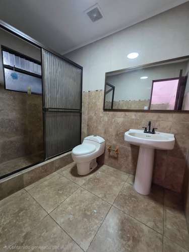 Amplia casa de 5 dormitorios en Rohrmoser con terraza y 5 estacionamientos - Imagen 15