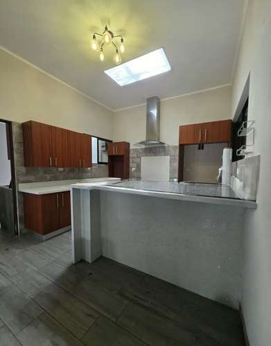 Amplia casa de 5 dormitorios en Rohrmoser con terraza y 5 estacionamientos - Imagen 6