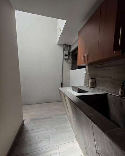 Amplia casa de 5 dormitorios en Rohrmoser con terraza y 5 estacionamientos - Imagen 7