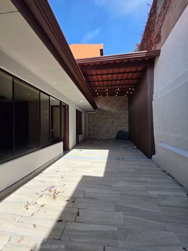 Amplia casa de 5 dormitorios en Rohrmoser con terraza y 5 estacionamientos - Imagen 12