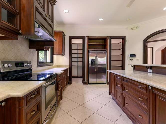 Venta de casa de lujo en Valle del Sol, Santa Ana - Imagen 6