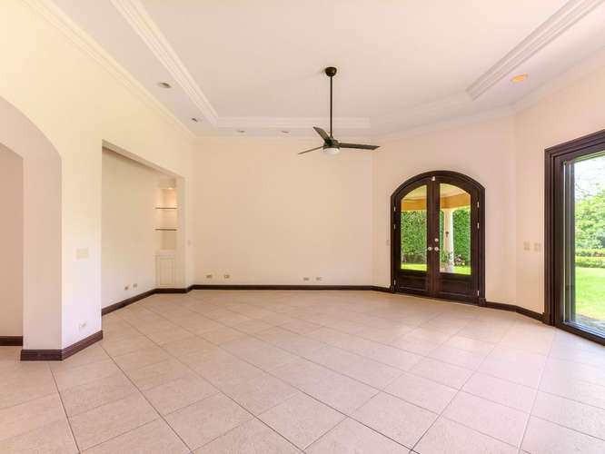 Venta de casa de lujo en Valle del Sol, Santa Ana - Imagen 3