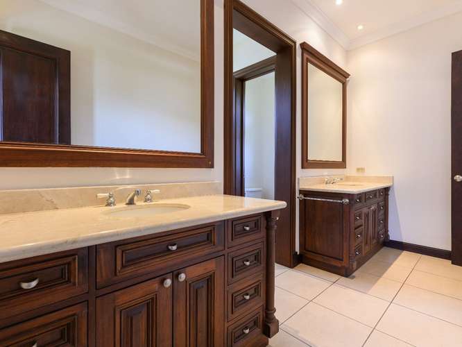 Venta de casa de lujo en Valle del Sol, Santa Ana - Imagen 9