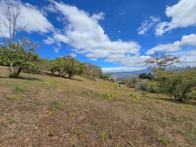 Lote de 1.489 m2 con vista panorámica en San Antonio de Escazú (Carrizal) - Imagen 3