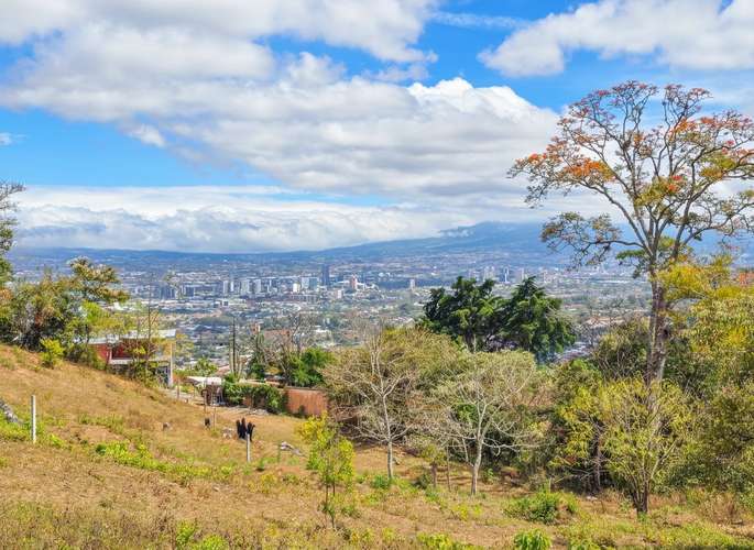 Lote de 1.489 m2 con vista panorámica en San Antonio de Escazú (Carrizal) - Imagen 2