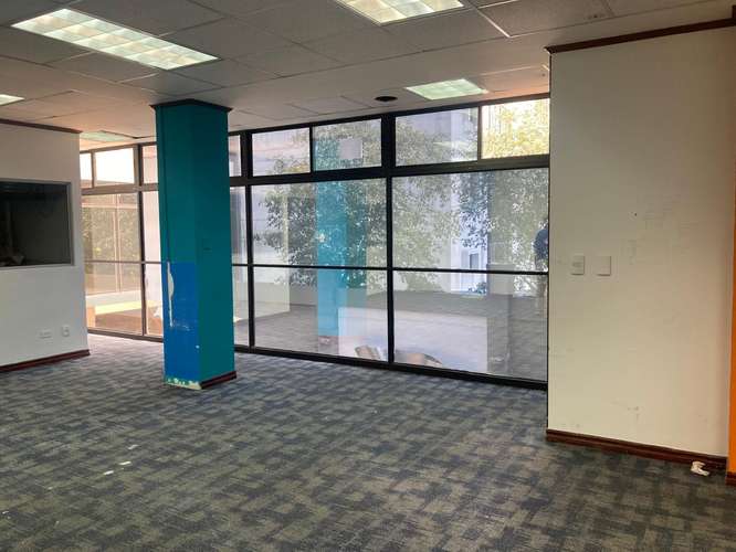 Oficina de 154m² en Sabana Sur con 3 parqueos  y seguridad 24 horas - Imagen 4