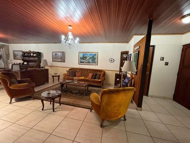 Casa de una planta con jardín y 4 estacionamientos en Guayabos, Curridabat, San José - Imagen 3
