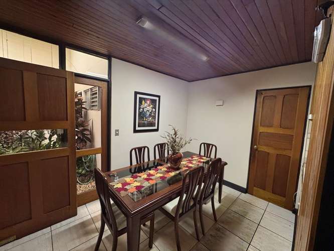 Casa de una planta con jardín y 4 estacionamientos en Guayabos, Curridabat, San José - Imagen 12