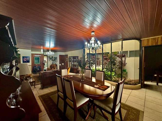 Casa de una planta con jardín y 4 estacionamientos en Guayabos, Curridabat, San José - Imagen 4