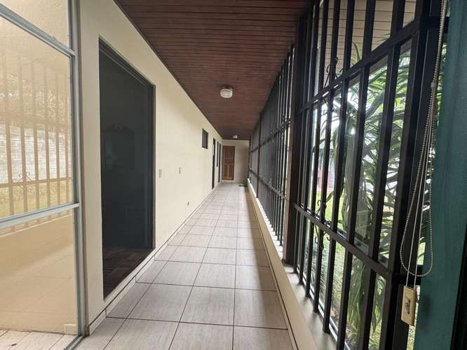 Casa de una planta con jardín y 4 estacionamientos en Guayabos, Curridabat, San José - Imagen 18