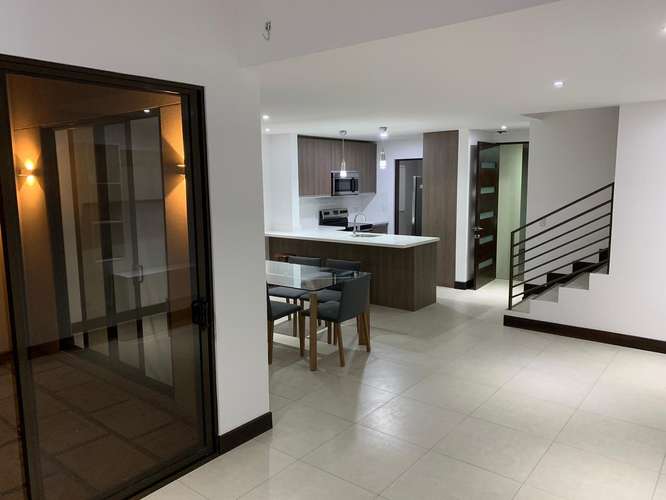 CASA EN ALQUILER EN GUACHIPELIN DE ESCAZU 