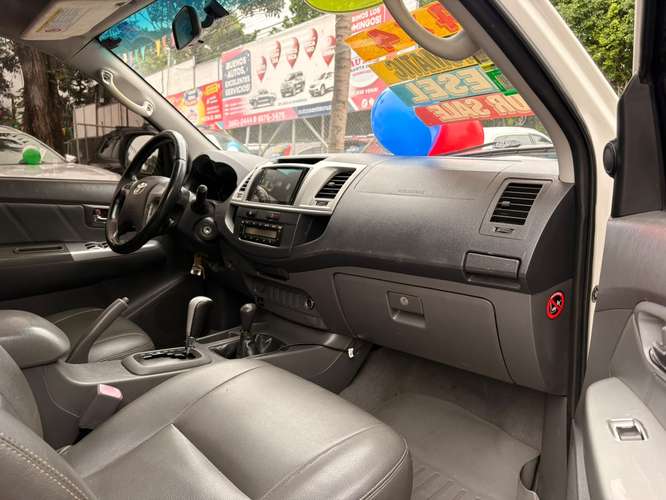 TOYOTA HILUX SRV-2013-AUTOMATICO-TDI- - Imagen 6