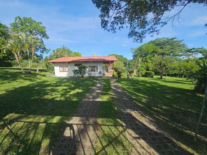 VENTA DE TERRENO DE 18.976 m² | ALTA DENSIDAD | CASA PRINCIPAL, PISCINA Y CONSTRUCCIONES ADICIONALES - Imagen 3