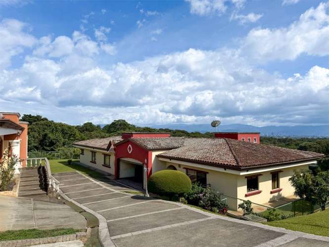 Venta de Casa en Condominio en San Isidro de Heredia