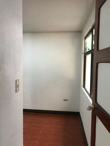 Se alquila casa en el centro de Moravia  - Imagen 7