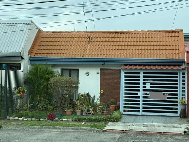 Se alquila casa en el centro de Moravia  - Imagen 1
