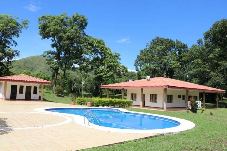 Venta de finca en Turrubares – Producción Agrícola, Casas y Piscina - Imagen 12