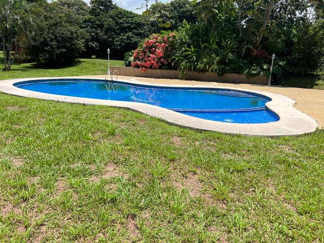 Venta de finca en Turrubares – Producción Agrícola, Casas y Piscina - Imagen 5