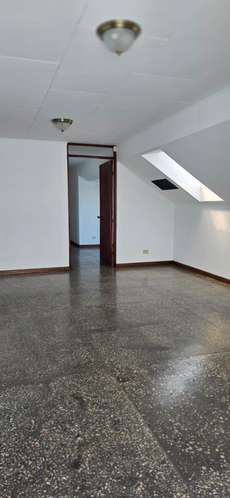 Apartamento en Alquiler de 3 habitaciones en Bello Horizonte, Escazú: balcón, vista a las montañas y excelente ubicación - Imagen 2