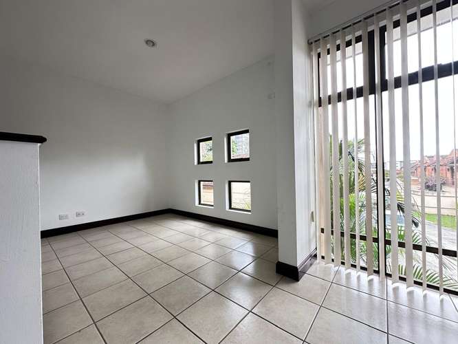 Alquiler de Casa en Condominio en Trejos Montealegre - Imagen 11