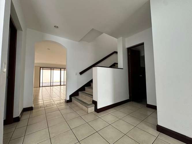 Alquiler de Casa en Condominio en Trejos Montealegre - Imagen 2