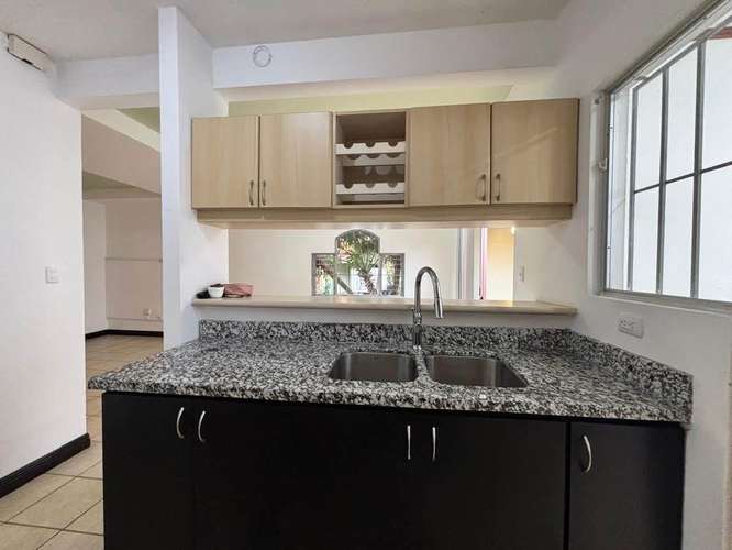 Alquiler y venta de casa independiente en RECIDENCIAL en ciudad Colón  - Imagen 8