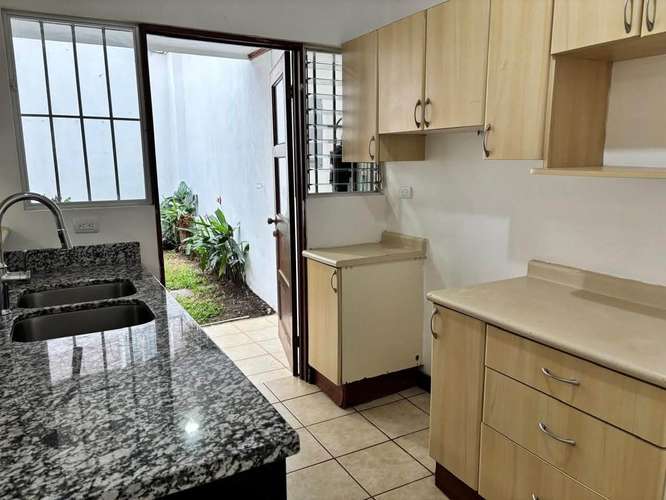 Alquiler y venta de casa independiente en RECIDENCIAL en ciudad Colón  - Imagen 9