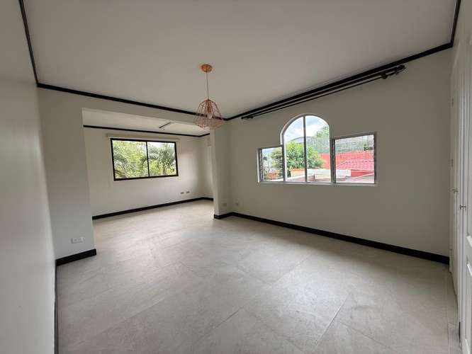 EN VENTA AMPLIA CASA - RESIDENCIAL EL PASO DE LAS GARZAS - BELEN
