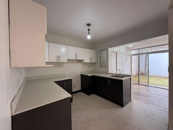 EN VENTA AMPLIA CASA - RESIDENCIAL EL PASO DE LAS GARZAS - BELEN