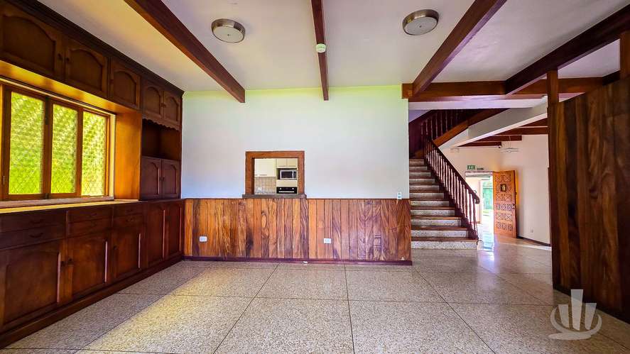 Amplia Propiedad en Alquiler en San Antonio de Escazú | Casa de Dos Niveles, Piscina y Uso Mixto - Imagen 3