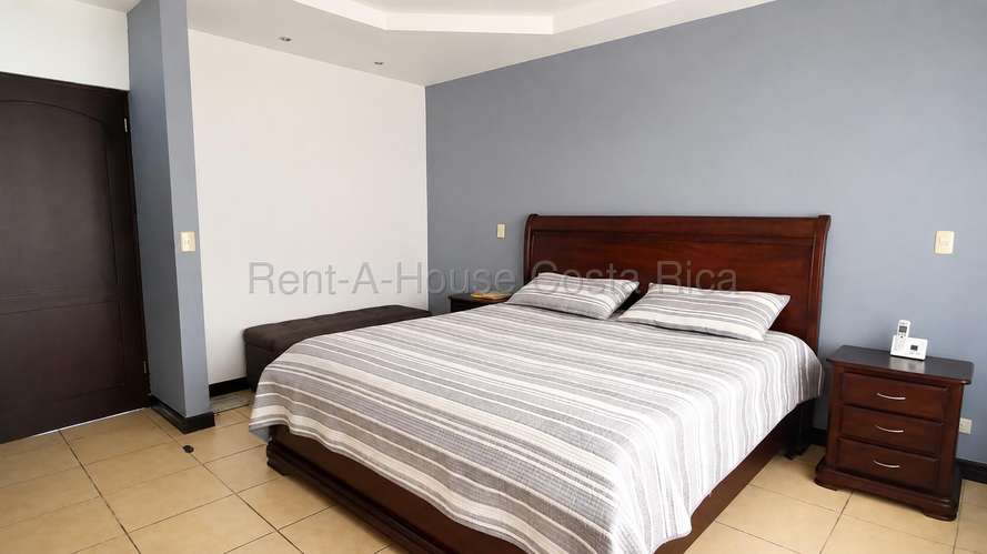 Exclusiva casa inteligente de 3 habitaciones en San Pablo de Heredia, amueblada y con seguridad 24h - Imagen 12