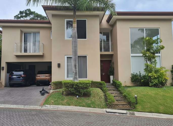 Joboncillos Montearroyo, amplia-lujosa, L. Blanca, 4 hab, 4.5 baños, 4 párqueos, terraza-patio, amenidades.