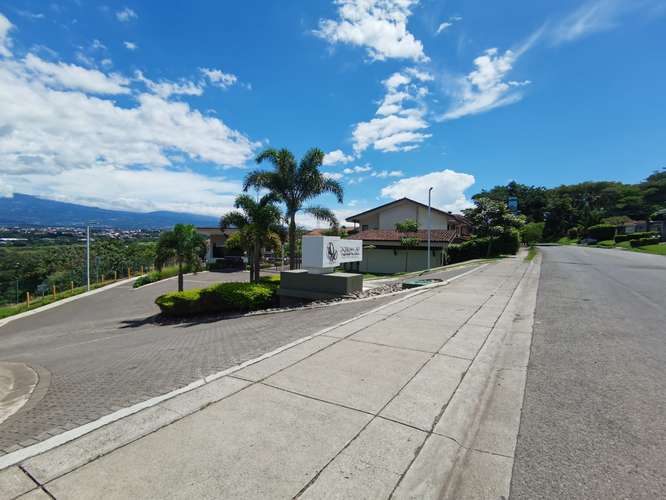 Bosques del Café, full amueblado, hermoso-lujoso-amplio, 3 hab, 2.5 baños, A/C, 2 balcones.